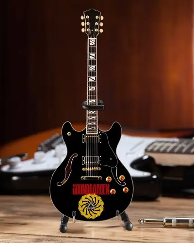 Soundgarden Miniature Guitar / Badmotorfinger Time-Limited